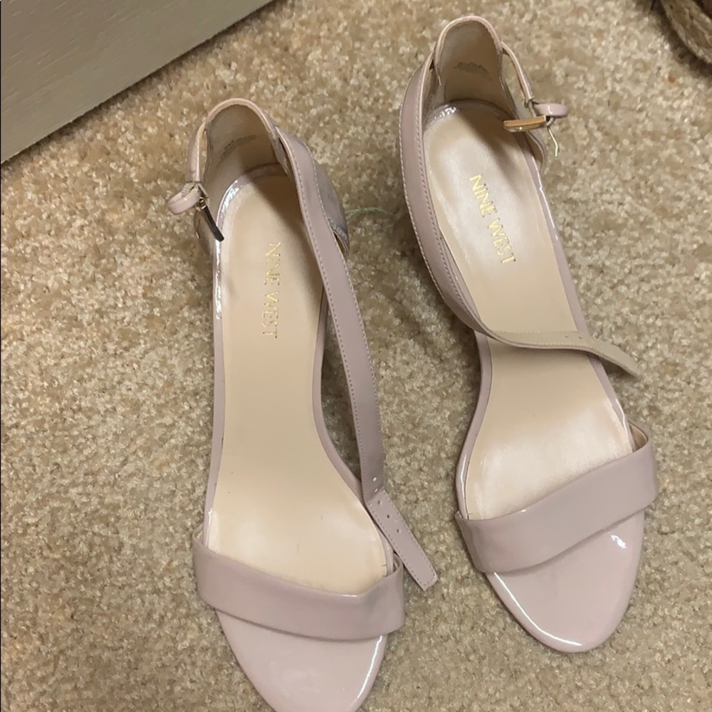 Nine West nude heels size 8
